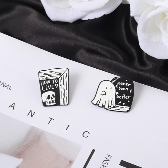 Cute Spooky Ghost with “never been better” Gravestone Metal Enamel Pin Brooch - Picture 6 of 11